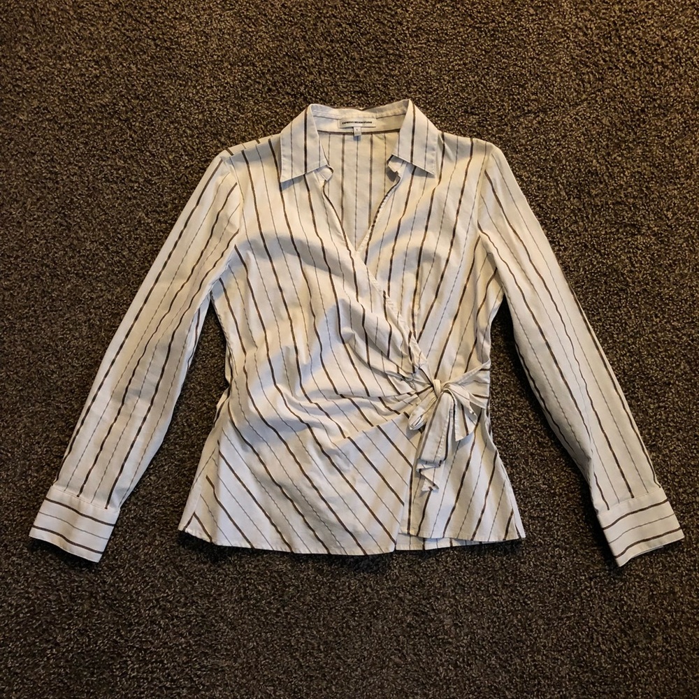 Express wrap, collared shirt, Sz L
